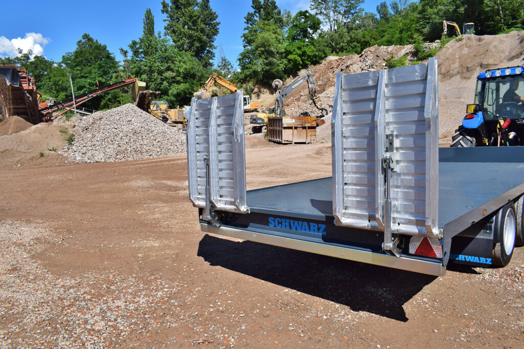 Tiefladeanhänger mit Rückneigung PROLINE TX 120 57 (570x245cm) mit hydraulischer Aluminiumrampe